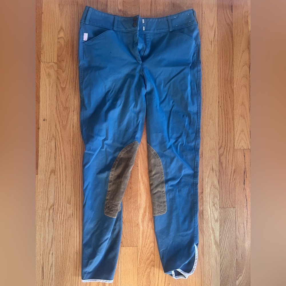 30 L Lake Blue with Vintage Patch. Mid rise. Front zip. GUC